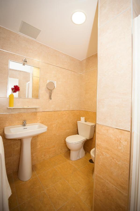 Hostal Avenida Conil De La Frontera Room photo